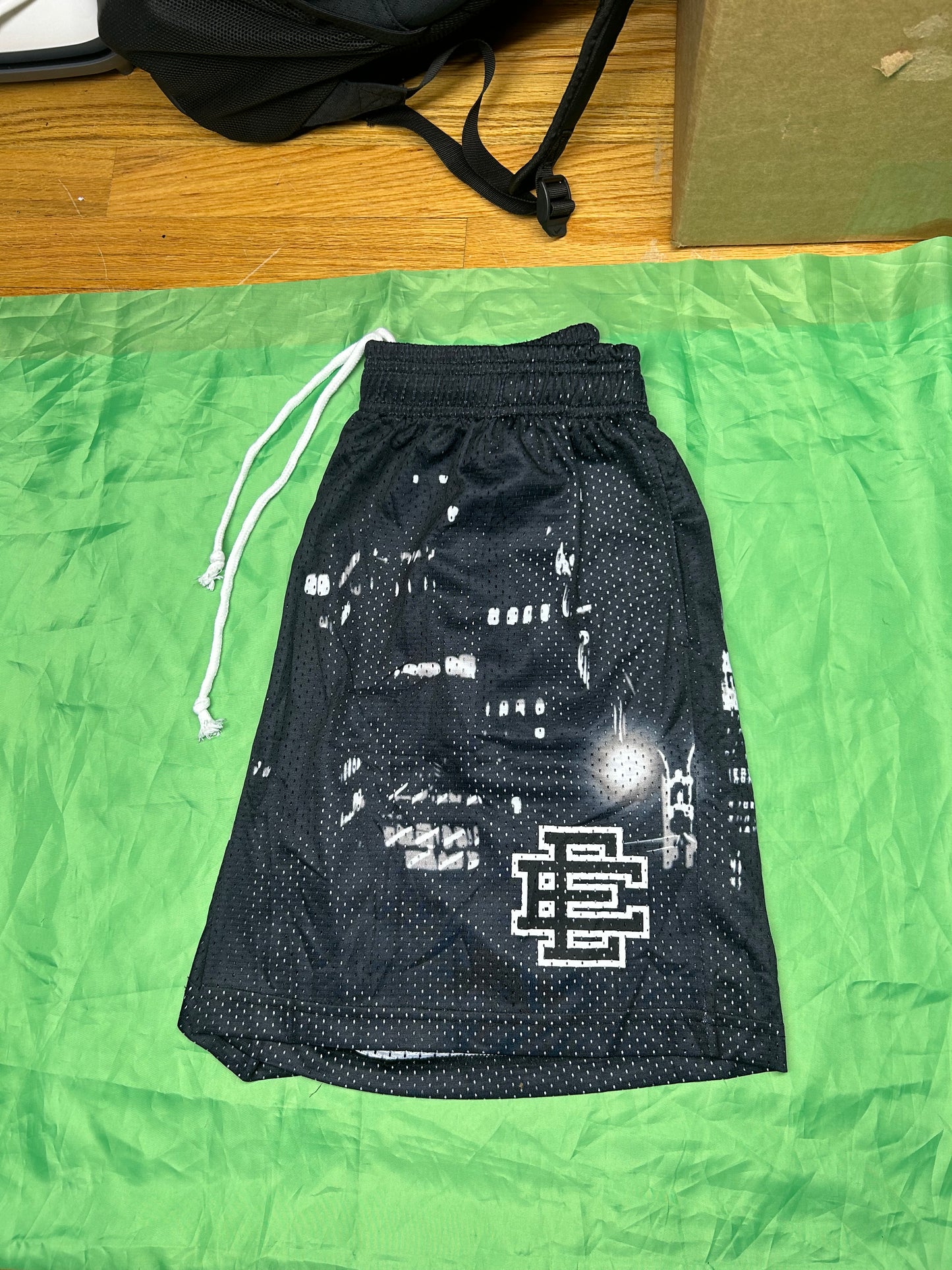 1:1 EE Shorts